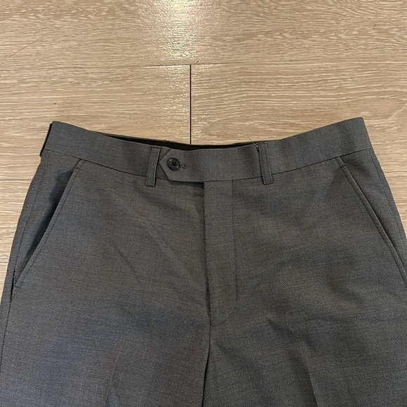 Grey Tailored Suit Brand: Beverly Hills Polo Club Suit Size: 38R Pant Size: 32WR - Picture 8 of 13